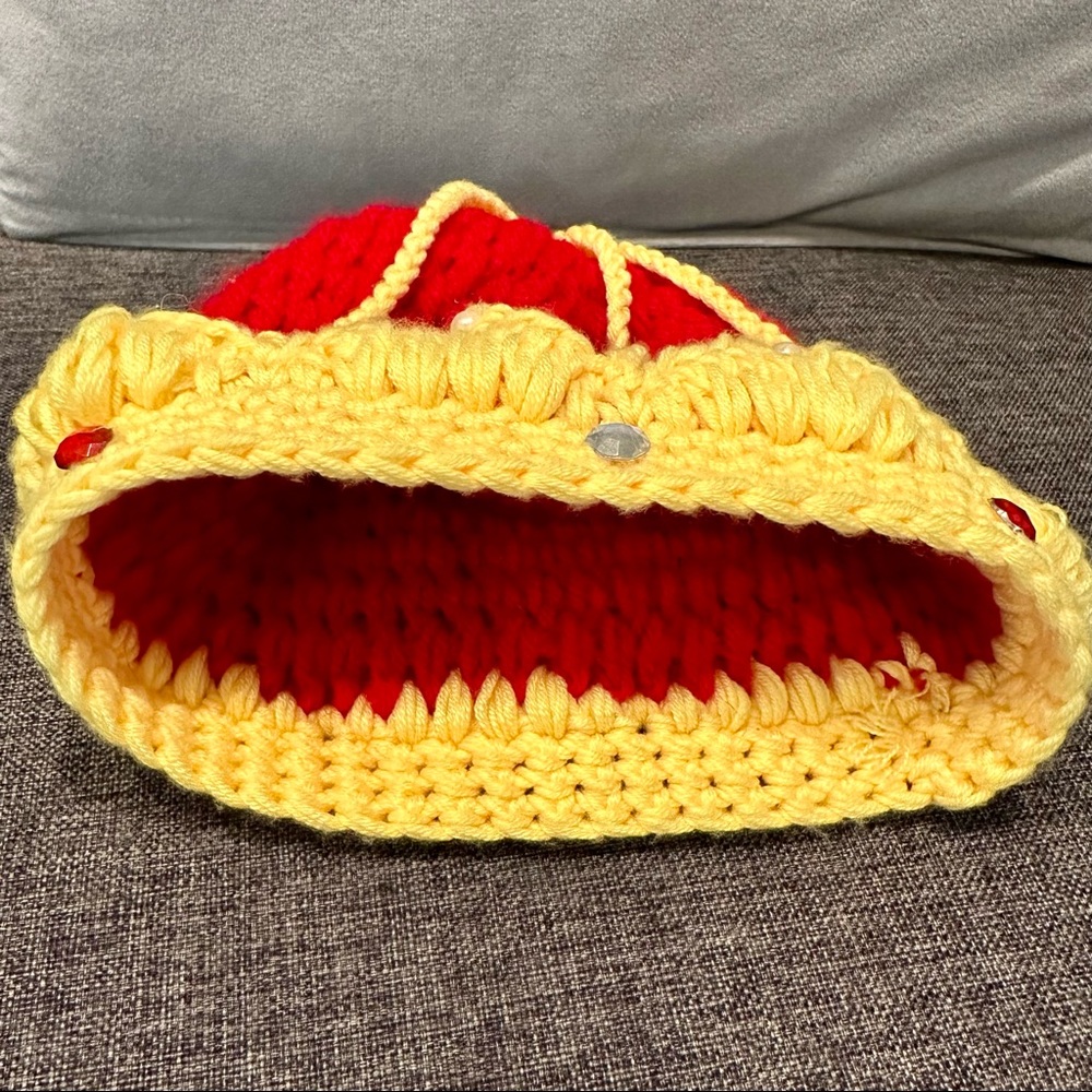 Handmade Knitted King Crown Newborn Baby Beanie Hat, Photography Props - Picture 5 of 5